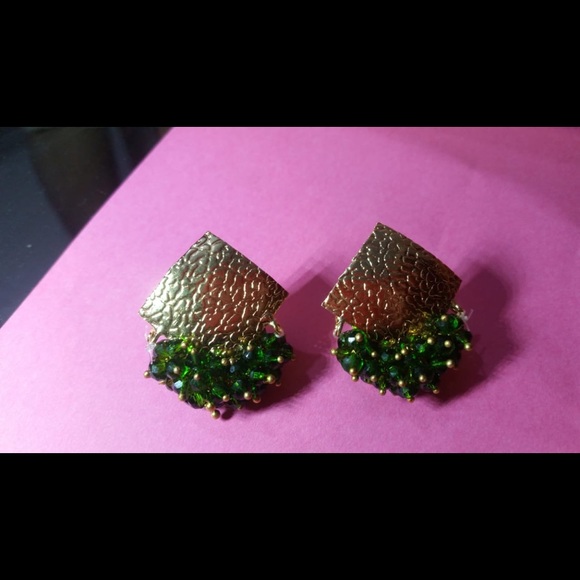 Stones stud earring in golden tone - Picture 3 of 8